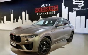 Maserati SUV mit matter Car Wrapping Folie in Grau – individuelle Fahrzeugfolierung bei Auto Folierung Frankfurt