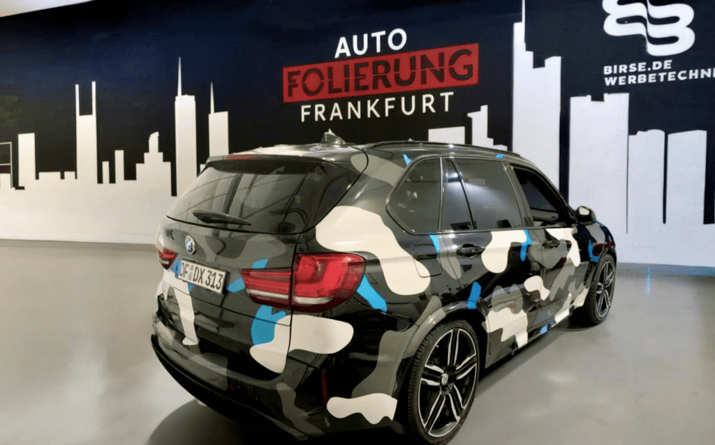 BMWFarbigeLackschutfolierung