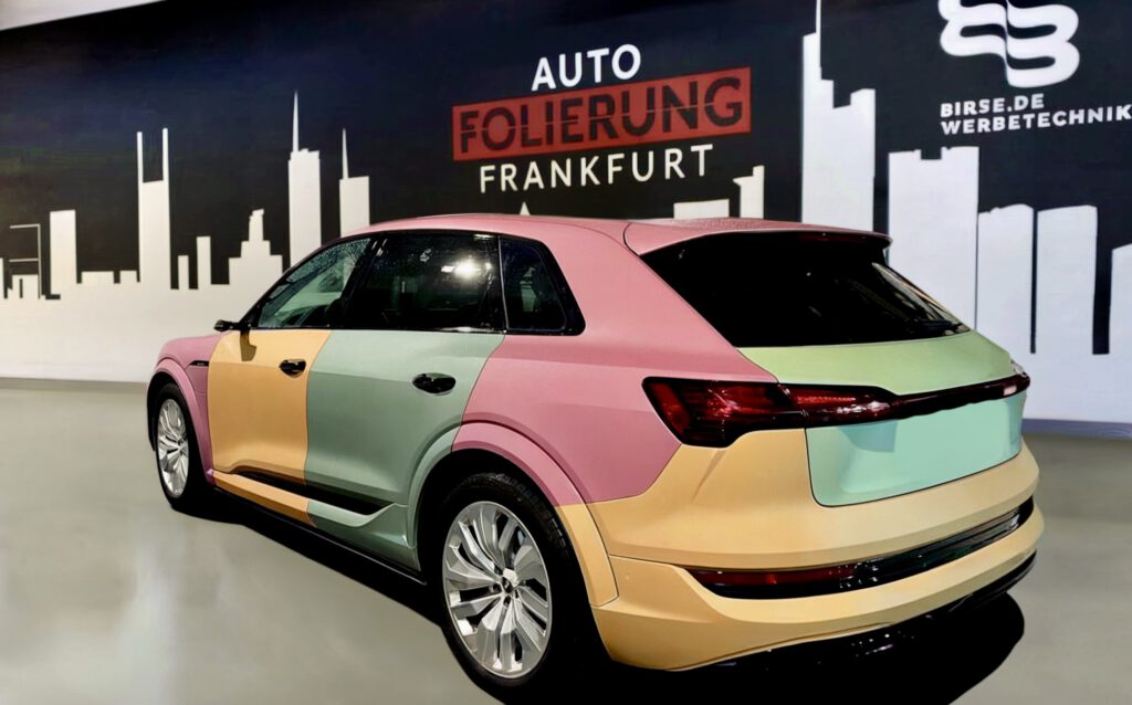 Farbige Lackschutzfolierung eines Audi durch Auto Folierung Frankfurt – Individuelle, auffällige Folierung in mehreren Farben für einzigartigen Schutz und Design.