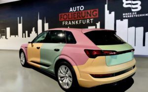 Farbige Lackschutzfolierung eines Audi durch Auto Folierung Frankfurt – Individuelle, auffällige Folierung in mehreren Farben für einzigartigen Schutz und Design.