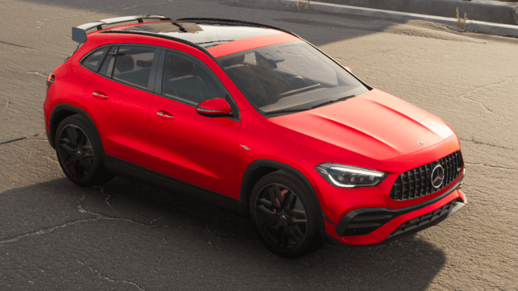 Autofolierung Frankfurt mit Avery Dennison Satin Carmine Red – Satin-Folie in lebendigem Karminrot für ein auffälliges und energiegeladenes Design.